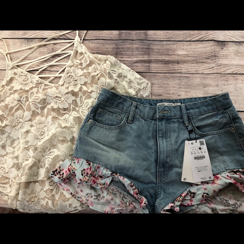 *Brand New* Cute floral jean shorts